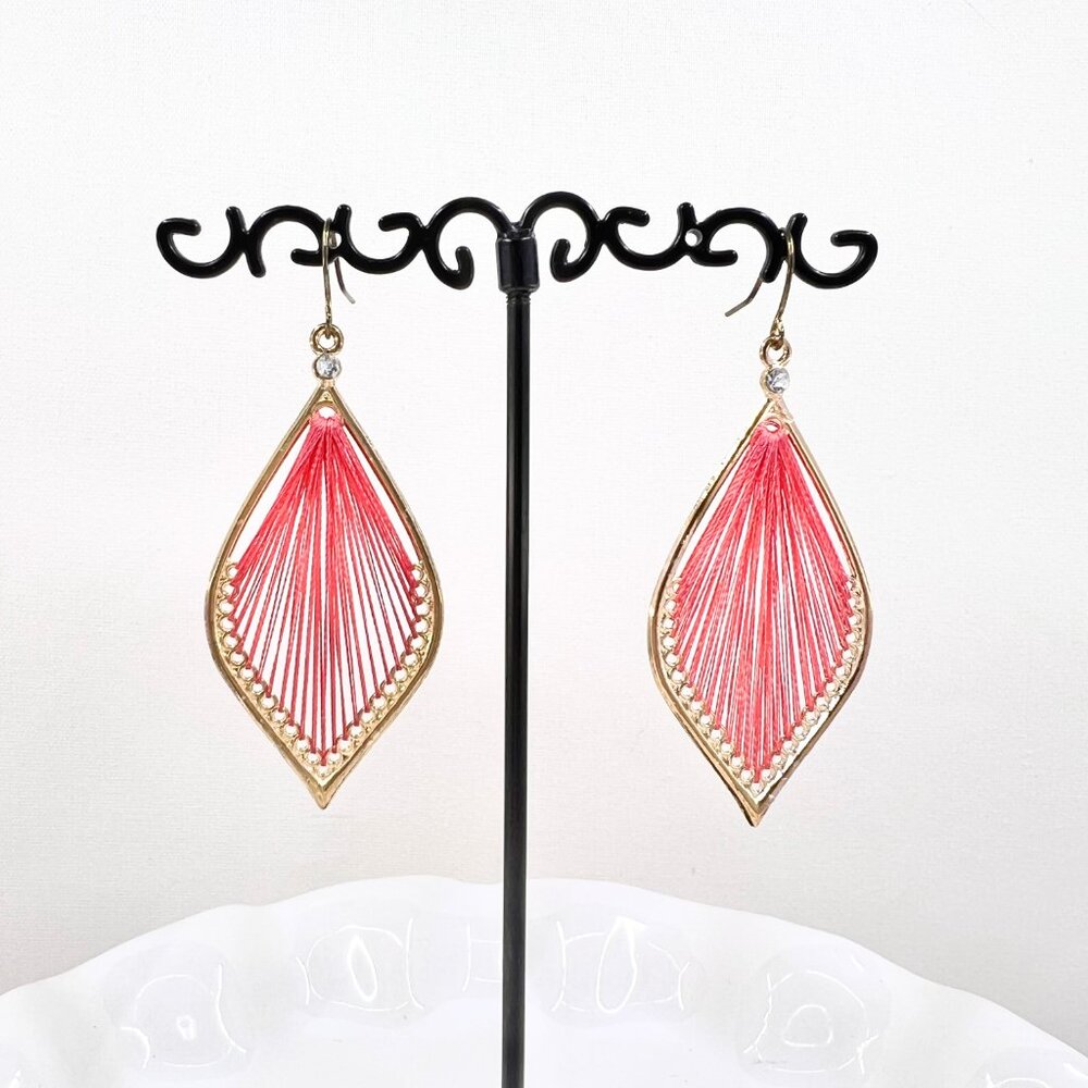 NWT – Charming Charlie – Coral Woven Thread Teardrop Gold Tone 2.75” Earrings - Picture 3 of 8